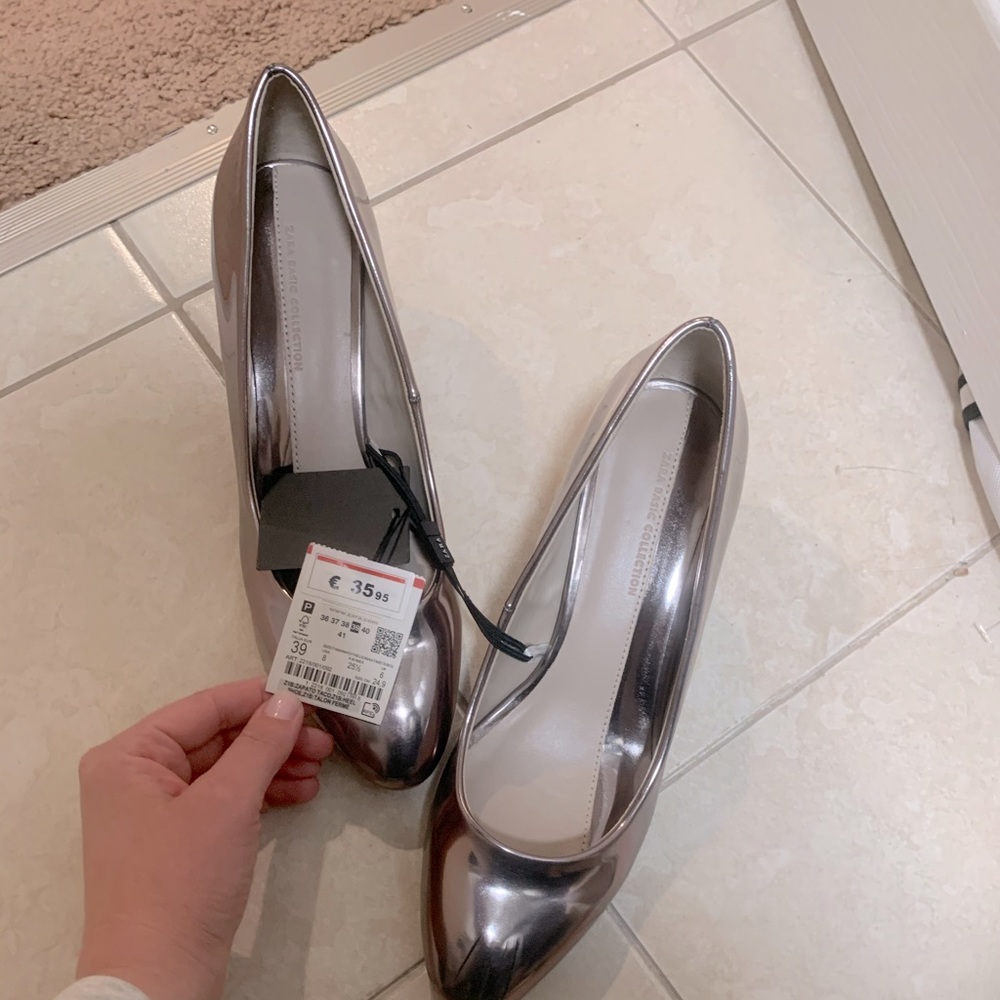 Zara mid heel platinum mid heel shoe. NWT